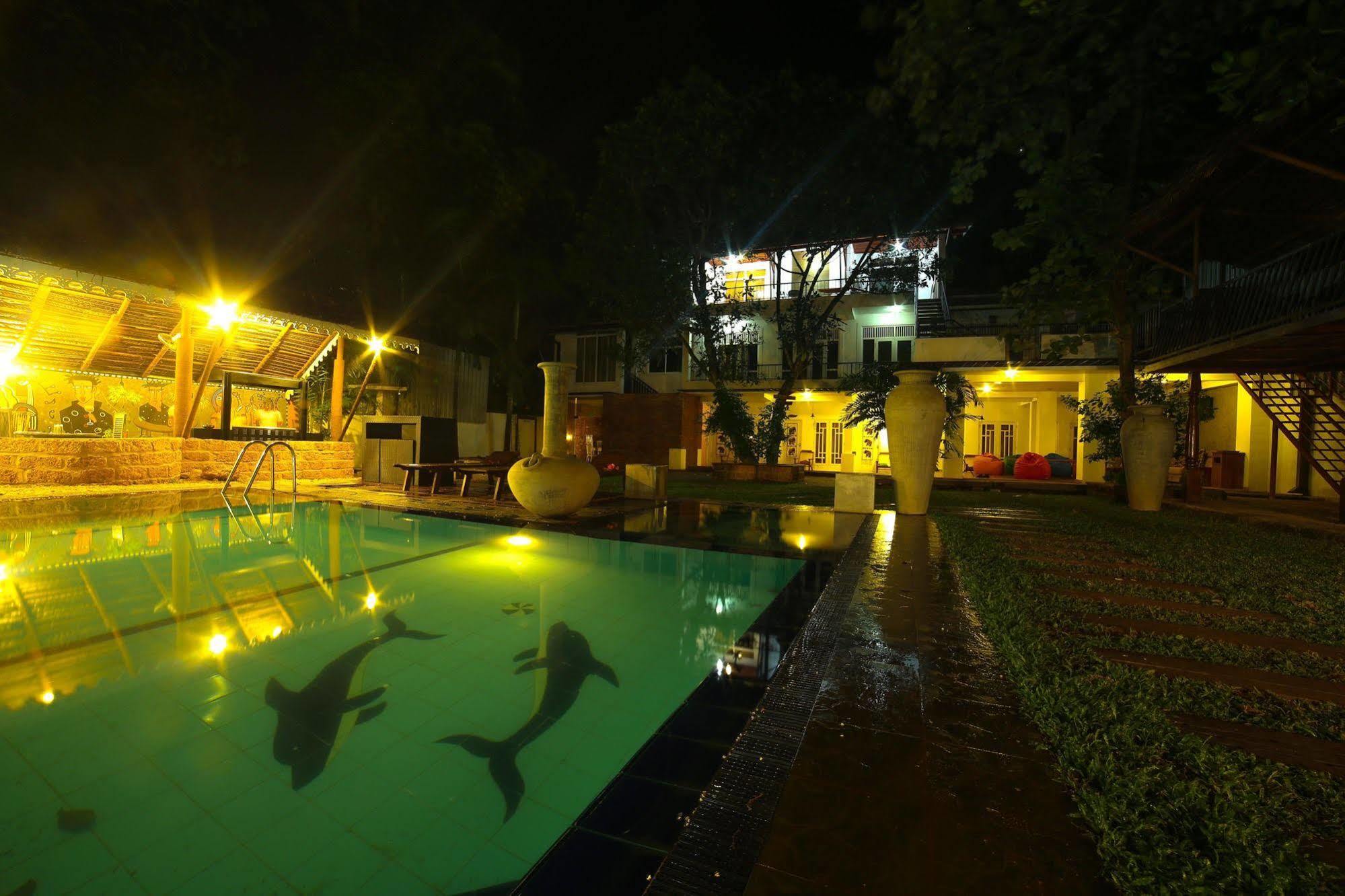 Hostel City Hub Colombo Airport Katunayaka Exterior photo